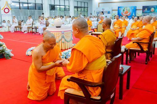 ภาพ No.221428:วันอาทิตย์ที่ 27 เมษายน พ.ศ. 2568 พิธีเจริญพระพุทธมนต์สมโภชดวงแก้วธรรมชัย เนื่องในโอกาสบูชาธรรม 81 ปีหลวงพ่อธัมมชโย อัญเชิญประดิษฐานเนื่องในโอกาสสถาปนาวัดพระธรรมกายไอซ์แลนด์ ณ อาคารปลูกศรัทธา 1 วัดพระธรรมกาย อำเภอคลองหลวง จังหวัดปทุมธานี