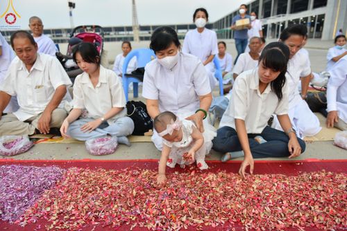 ภาพ No.120068:พิธีต้อนรับพระธรรมยาตรา ในโครงการธรรมยาตรา กตัญญูบูชา มหาปูชนียาจารย์ พระมงคลเทพมุนี(สด จนฺทสโร) พระผู้ปราบมาร อนุสรณ์สถาน 7 แห่ง ปีที่ 12 วันที่ 28 มกราคม พ.ศ. 2567 ณ วัดพระธรรมกาย จ.ปทุมธานี