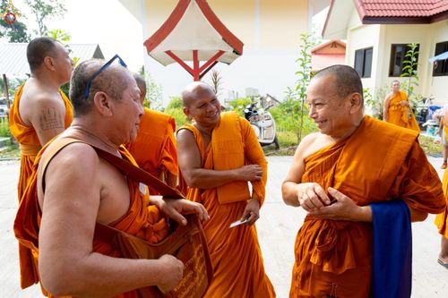 ภาพ No.234434:วันพฤหัสบดีที่ 24 กรกฎาคม พ.ศ. 2568 พิธีถวายสังฆทานแก่คณะสงฆ์ 323 วัด , พิธีมอบกองทุนหนุนแรงใจช่วยครูใต้ , พิธีทำบุญส่วนกุศลแด่ผู้วายชนม์ ในเหตุการณ์ความไม่สงบ 4 จังหวัด ชายแดนภาคใต้ (ปัตตานี , ยะลา , นราธิวาส , สงขลา) ปีที่ 21 ครั้งที่ 179 ณ วัดเวฬุวัน 