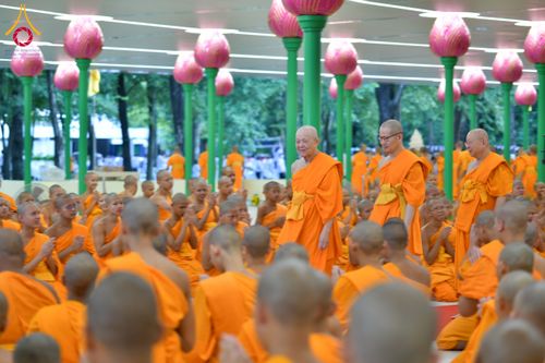 ภาพ No.233198:วันที่ 11 กรกฏาคม พ.ศ. 2568 พิธีอธิษฐานพรรษา ของคณะสงฆ์ ณ โบสถ์พระไตรปิฎก วัดพระธรรมกาย ต.คลองสาม อ.คลองหลวง จ.ปทุมธานี