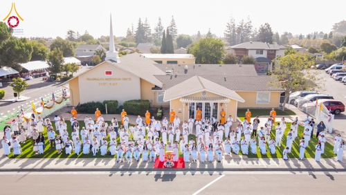 ภาพ No.175065:พิธีทอดกฐิน วัดพระธรรมกายซิลิคอนวัลเลย์ มลรัฐแคลิฟอร์เนีย ประเทศสหรัฐอเมริกา บูชาธรรม 80 ปี หลวงพ่อธัมมชโย โดยคณะศิษยานุศิษย์วัดพระธรรมกาย วันที่ 27 ตุลาคม พ.ศ. 2567