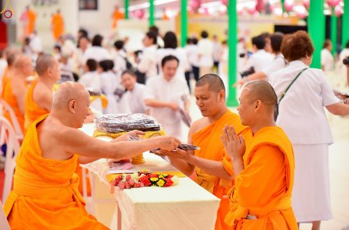 ภาพ No.230989:วันอังคารที่ 1 กรกฎาคม พ.ศ. 2568 ผู้ว่าราชการจังหวัดปทุมธานี เป็นประธานพิธีต้อนรับ สัญญาบัตร พัดยศ พระครูสัญญาบัตรสายต่างประเทศ วัดพระธรรมกาย ประจำปี พ.ศ. 2568 จำนวน 19 รูป