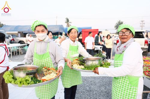 ภาพ No.191078:พิธีถวายภัตตาหารเป็นสังฆทาน แด่พระธรรมยาตรา ณ อนุสรณ์สถานคลองบางนางแท่น อ.สามพราน จ.นครปฐม ในโครงการธรรมยาตรา กตัญญูบูชา มหาปูชนียาจารย์ พระมงคลเทพมุนี(สด จนฺทสโร) พระผู้ปราบมาร อนุสรณ์สถาน 7 แห่ง ปีที่ 13 วันที่ 8 มกราคม พ.ศ. 2568