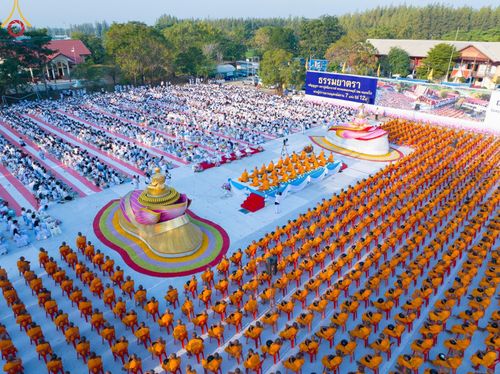 ภาพ No.112754:พิธีตักบาตรพระธรรมยาตราฯ ณ วัดสองพี่น้อง จ.สุพรรณบุรี วันที่ 15 มกราคม พ.ศ. 2567