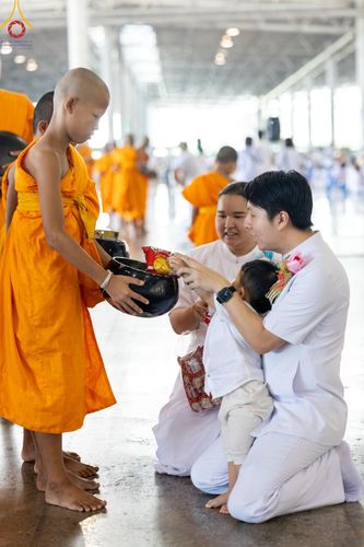 ภาพ No.136617:พิธีตักบาตร พิธีบูชาข้าวพระ ในวันอาทิตย์ต้นเดือนที่ 5 พฤษภาคม พ.ศ. 2567 ณ วัดพระธรรมกาย จ.ปทุมธานี