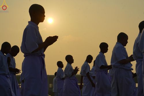 ภาพ No.133771:พิธีเวียนประทักษิณและพิธีวันทาเจดีย์ โครงการบรรพชาสามเณร ฟื้นฟูพระพุทธศาสนาทั่วไทย ณ วัดพระธรรมกาย วันเสาร์ที่ 6 เมษายน พ.ศ. 2567