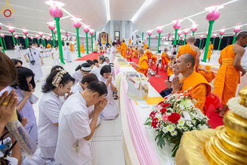 ภาพ No.123292:พิธีพระราชทานสัญญาบัตร พัดยศ และผ้าไตร แด่พระสงฆ์ในเขตปกครองคณะสงฆ์หนกลาง ณ วัดพระศรีมหาธาตุ เขตบางเขน กรุงเทพมหานคร และพิธีมุทิตาสักการะพระสังฆาธิการ ผู้ได้รับเลื่อนและตั้งสมณศักดิ์ ตามพระบรมราชโองการ ณ วัดพระธรรมกาย ในวันที่ 4 กุมภาพันธ์ พ.ศ. 2567