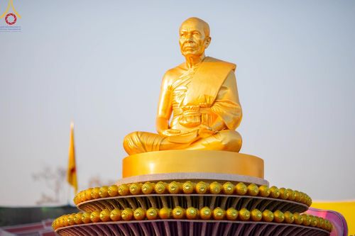 ภาพ No.197692:พิธีตักบาตรพระธรรมยาตรา ณ อนุสรณ์สถานลำดับที่ 4 สถานที่เกิดด้วยกายธรรม วัดโบสถ์(บน) ต.บางคูเวียง จ.นนทบุรี ในโครงการธรรมยาตรา กตัญญูบูชา มหาปูชนียาจารย์ พระมงคลเทพมุนี(สด จนฺทสโร) พระผู้ปราบมาร อนุสรณ์สถาน 7 แห่ง ปีที่ 13 วันที่ 19 มกราคม พ.ศ. 2568