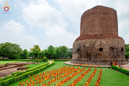 ภาพ No.231095:วันที่ 1 กรกฎาคม พ.ศ. 2568 โครงการบรรพชาสามเณร 300 รูป ถวายเป็นพุทธบูชา  วันอาสาฬหบูชา ณ จุดกำเนิดพระรัตนตรัย  ต้นแหล่งธัมมจักกัปปวัตตนสูตร เมืองพาราณสี  สารนาถ ประเทศอินเดีย