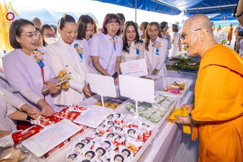 ภาพ No.200253:พิธีถวายภัตตาหารเป็นสังฆทาน แด่พระธรรมยาตรา ณ อนุสรณ์สถานบางปลา วัดบางปลา อำเภอบางเลน จังหวัดนครปฐม ในโครงการธรรมยาตรา กตัญญูบูชา มหาปูชนียาจารย์ พระมงคลเทพมุนี(สด จนฺทสโร) พระผู้ปราบมาร อนุสรณ์สถาน 7 แห่ง ปีที่ 13 วันที่ 23 มกราคม พ.ศ. 2568