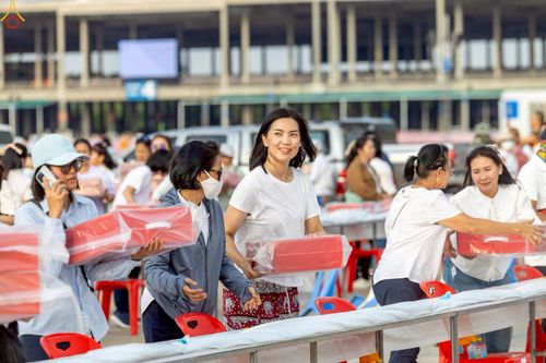 ภาพ No.225109:วันที่ 20 - 27 เมษายน พ.ศ. 2568 "ภาพแห่งความปลื้มที่ไม่มีวันจบ" คณะสงฆ์สามเณร เจ้าหน้าที่ และสาธุชน ร่วมแรงร่วมใจกันเตรียมงานและเก็บงาน เพื่อวันคุ้มครองโลก พิธีถวายมหาสังฆทานคณะสงฆ์ 40,000 กว่าวัดทั่วประเทศ