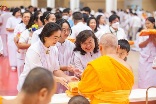 ภาพ No.212773:วันอาทิตย์ที่ 23 มีนาคม พ.ศ. 2568 พิธีร่วมบุญโครงการบรรพชาสามเณร 5,000 รูป ณ ห้องแก้วสารพัดนึก 2 วัดพระธรรมกาย