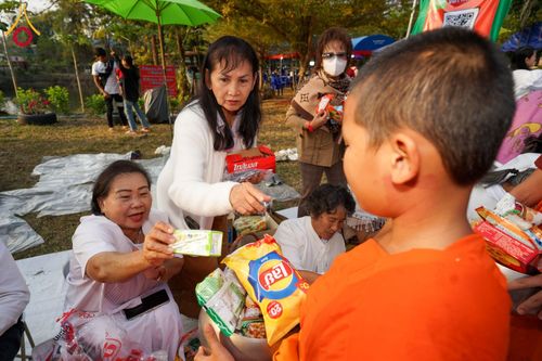 ภาพ No.206815:พิธีตักบาตรพระ 1,000 รูป ปืที่ 7 วันอาทิตย์ที่ 9 กุมภาพันธ์ พ.ศ. 2568 ณ วัดห้วยตองสัก อำเภอจอมทอง จังหวัดเชียงใหม่