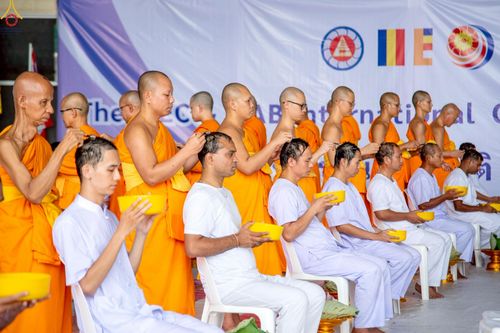 ภาพ No.230831:วันที่ 28 มิถุนายน พ.ศ. 2568 พิธีตัดปอยผมและปลงผม โครงการบวชพระนานาชาติ AEC & WAB รุ่นที่ 9 ณ วิหารคด 2 วัดพระธรรมกาย
