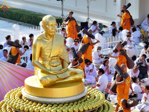 ภาพ No.195523:พิธีต้อนรับพระธรรมยาตรา ณ อนุสรณ์สถานลำดับที่ 4 สถานที่เกิดด้วยกายธรรม วัดโบสถ์(บน) ต.บางคูเวียง จ.นนทบุรี ในโครงการธรรมยาตรา กตัญญูบูชา มหาปูชนียาจารย์ พระมงคลเทพมุนี(สด จนฺทสโร) พระผู้ปราบมาร อนุสรณ์สถาน 7 แห่ง ปีที่ 13 วันที่ 15 มกราคม พ.ศ. 2568