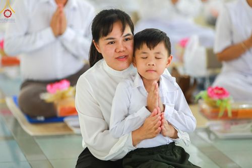 ภาพ No.143235:พิธีถวายภัตตาหารเพื่อเป็นกำลังแห่งการเข้าถึงธรรม ของพระภิกษุสามเณร วัดพระธรรมกาย วันเสาร์ที่ 6 กรกฏาคม พ.ศ. 2567 ณ หอฉันคุณยายอาจารย์ วัดพระธรรมกาย จ.ปทุมธานี