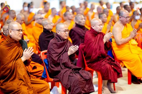 ภาพ No.185305:พิธีถวายมหาสังฆทาน 1,000 วัด ในวาระอายุวัฒนมงคล 84 ปี หลวงพ่อทัตตชีโว วันอาทิตย์ที่ 22 ธันวาคม พ.ศ. 2567 ณ สภาธรรมกายสากล วัดพระธรรมกาย