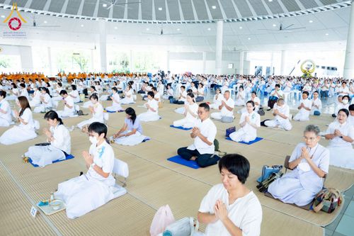 ภาพ No.226581:วันที่ 26 พฤษภาคม พ.ศ. 2568 พิธีบุพเปตพลี ครั้งที่ 164 ร่วมอุทิศบุญแด่หมู่ญาติที่ล่วงลับไปแล้ว และสืบทอดอายุพระพุทธศาสนา ณ หอฉันคุณยายอาจารย์ฯ วัดพระธรรมกาย