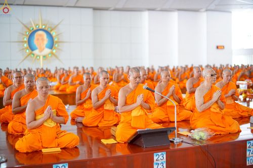 ภาพ No.230474:วันที่ 28 มิถุนายน พ.ศ. 2568 พิธีถวายภัตตาหารเมนูสวรรค์ เพื่อการบรรลุธรรม ณ หอฉันคุณยายอาจารย์ฯ วัดพระธรรมกาย