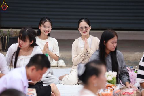 ภาพ No.146295:ตักบาตรพระ 1,384 รูป ทำบุญเมืองฝางครบรอบ 1,383 ปี ถวายเป็นพระราชกุศลแด่พระบาทสมเด็จพระเจ้าอยู่หัว เนื่องในโอกาสพระราชพิธีมหามงคล เฉลิมพระชนมพรรษา 6 รอบ 72 พรรษา วันเสาร์ที่ 27 กรกฎาคม พ.ศ.2567  ณ ถนนหน้าที่ว่าการอำเภอฝาง จ.เชียงใหม่