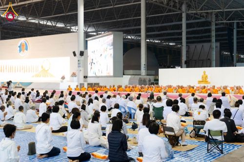 ภาพ No.203726:พิธีถวายภัตตาหารเป็นสังฆทาน แด่พระธรรมยาตรา ณ วัดพระธรรมกาย ตำบลคลองสาม อำเภอคลองหลวง จังหวัดปทุมธานี ในโครงการธรรมยาตรา กตัญญูบูชา มหาปูชนียาจารย์ พระมงคลเทพมุนี(สด จนฺทสโร) พระผู้ปราบมาร อนุสรณ์สถาน 7 แห่ง ปีที่ 13 วันที่ 30 มกราคม พ.ศ. 2568