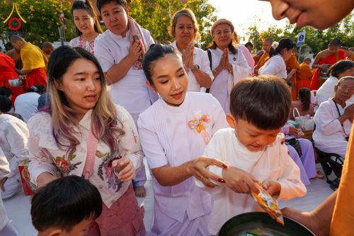 ภาพ No.208706:ตักบาตรพระ 1,743 รูป ครบรอบ 743 ปี นครน่าน ถวายเป็นพุทธบูชา น้อมบุญกุศลอุทิศให้บรรพบุรุษ วันอาทิตย์ ที่ 16 กุมภาพันธ์ พ.ศ. 2568 ณ ถนนคนเดินข่วงเมืองน่าน ต.ในเวียง อ.เมือง จ.น่าน