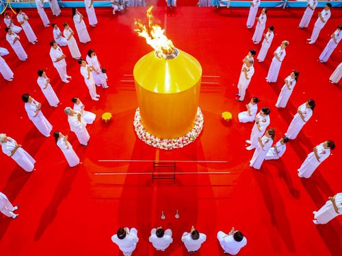 ภาพ No.234011:วันอาทิตย์ที่ 20 กรกฎาคม พ.ศ.2568 พิธีจุดเทียนใจ ไฟนิรันด์ อนันตชัย วัดพระธรรมกาย