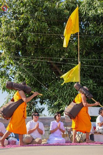 ภาพ No.193311:พิธีต้อนรับพระธรรมยาตรา ณ อนุสรณ์สถาน สถานที่เกิดในเพศสมณะ วัดสองพี่น้อง อำเภอสองพี่น้อง จังหวัดสุพรรณบุรี ในโครงการธรรมยาตรา กตัญญูบูชา มหาปูชนียาจารย์ พระมงคลเทพมุนี(สด จนฺทสโร) พระผู้ปราบมาร อนุสรณ์สถาน 7 แห่ง ปีที่ 13 วันที่ 11 มกราคม พ.ศ. 2568