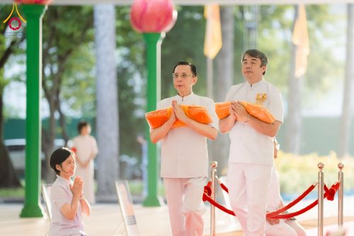 ภาพ No.244588:วันเสาร์ที่ 6 กันยายน พ.ศ. 2568 พิธีเวียนประทักษิณ และวันทาสีมาของนาคธรรมทายาท โครงการอุปสมบทหมู่บูชาธรรมครบรอบ 108 ปี วันครูผู้ค้นพบวิชชาธรรมกาย ณ โบสถ์พระไตรปิฎก วัดพระธรรมกาย