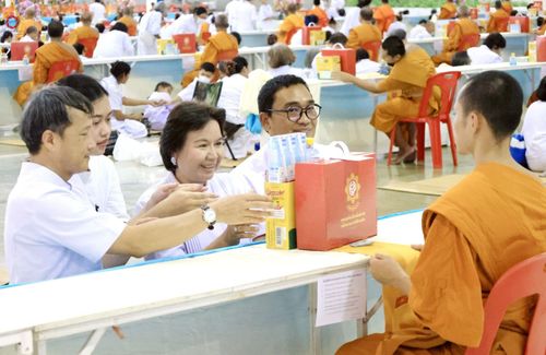 ภาพ No.236400:วันที่ 3 สิงหาคม พ.ศ. 2568 พิธีถวายมหาสังฆทานคณะสงฆ์ 2,000 กว่าวัดทั่วประเทศ ปีที่ 25 , พิธีถวายไทยธรรมคณะสงฆ์ 323 วัด 4 จังหวัดชายแดนภาคใต้ ณ วัดพระธรรมกาย