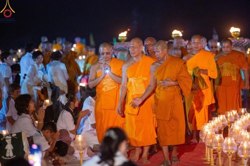 ภาพ No.129658:พิธีจุดประทีป 10,000 ดวง น้อมถวายเป็นพุทธบูชา ณ มหารัตนเจดีย์สิริปทุมสวรรค์ (เจดีย์อริยพุทธะ 5 พระองค์) ศูนย์ปฏิบัติธรรมภาคใต้ อ.บางกล่ำ จ.สงขลา  วันที่ 10 มีนาคม พ.ศ. 2567