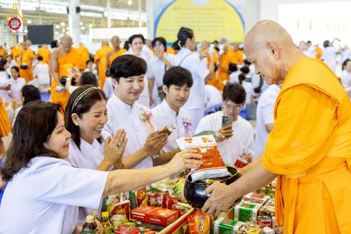 ภาพ No.223394:วันวิสาขบูชา วันอาทิตย์ที่ 11 พฤษภาคม พ.ศ. 2568 พิธีตักบาตร และปฎิบัติธรรม ณ สภาธรรมกายสากล วัดพระธรรมกาย