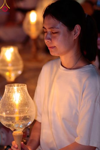 ภาพ No.112066:พิธีจุดประทีปถวายเป็นพุทธบูชา และบูชาธรรมมหาปูชนียาจารย์ พระมงคลเทพมุนี(สด จนฺทสโร) ในโครงการธรรมยาตรา กตัญญูบูชา มหาปูชนียาจารย์ พระมงคลเทพมุนี(สด จนฺทสโร) พระผู้ปราบมาร อนุสรณ์สถาน 7 แห่ง ปีที่ 12 วันที่ 14 มกราคม พ.ศ. 2567 ณ วัดสองพี่น้อง อ.สองพี่น้อง