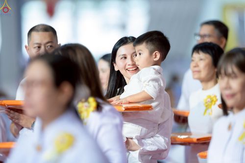 ภาพ No.240747:วันพุธที่ 27 สิงหาคม พ.ศ. 2568 พิธีทอดผ้าป่าเพื่อสร้างอาคาร  82 ปี หลวงพ่อธัมมชโย สมทบกฐินวัดพระธรรมกาย และกฐิน 30,000 วัดทั่วประเทศ ครั้งที่ 1