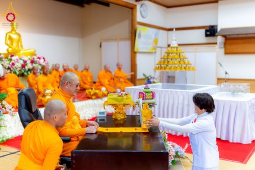 ภาพ No.221019:วันที่ 13 เมษายน พ.ศ. 2568 พิธีโปรยรัตนชาติปฐมเริ่มสถาปนาเจดีย์ และ พิธีเปิดหมู่บ้านปฏิบัติธรรม เพื่อการบรรลุธรรม ณ วัดป่าธรรมกายนานาชาติโทชิหงิ  ประเทศญี่ปุ่น