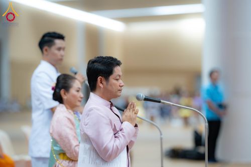 ภาพ No.196099:ผู้ว่าปทุมฯ เปิดงานวันครู ครั้งที่ 69 พ.ศ. 2568 จังหวัดปทุมธานี “เรียนดี มีความสุข : ครูไทยร่วมใจปฏิวัติการศึกษา เด็กฉลาดคิด ฉลาดทำ” ณ วัดพระธรรมกาย - รวมใจระลึกถึงพระคุณบูรพาจารย์ ยกย่องเชิดชูเกียรติผู้ประกอบวิชาชีพทางการศึกษาที่ประกอบคุณงามความดี 