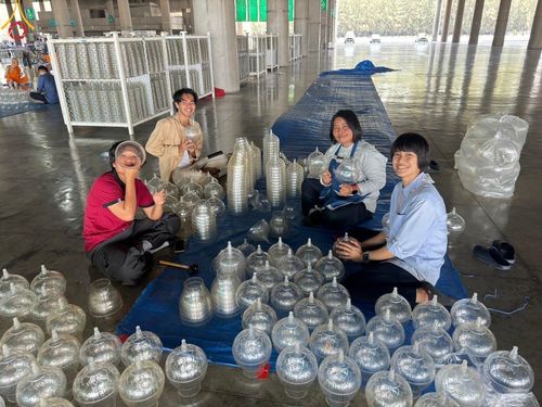 ภาพ No.61396:V.36 ทุ่มเทเพื่อพ่อ 80 ปี ภาพการเตรียมงานของหน่วยงานต่างๆ เพื่อพิธีฉลองอายุวัฒนมงคล 80 ปี หลวงพ่อธัมมชโย และรับถวายมหาสังฆทาน 10,000 กว่าวัดทั่วประเทศ ในวันคุ้มครองโลก จันทร์ที่ 22 เมษายน พ.ศ.2567