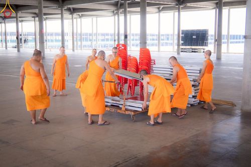 ภาพ No.218319:วันที่ 12-18 เมษายน พ.ศ. 2568 พระภิกษุและเจ้าหน้าที่อาสาสมัคร เตรียมพื้นที่ต้อนรับพักค้างพระสังฆาธิการ เนื่องในงานวันคุ้มครองโลก 22 เมษายน พ.ศ. 2568