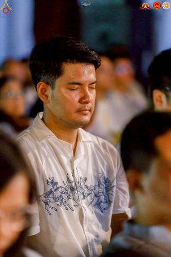 ภาพ No.224531:วันจันทร์ที่ 12 พฤษภาคม พ.ศ. 2568  ชาวพุทธในอินโดนีเซีย ร่วมฉลองวิสาขบูชาจุดประทีปกว่า 200,000 ดวง ณ พระมหาเจดีย์บรมพุทโธ  เจริญพุทธมนต์ถวาย “พระวชิรเกล้าเจ้าอยู่หัว”