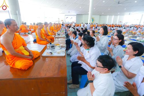 ภาพ No.157721:พิธีถวายภัตตาหารเมนูสวรรค์ ในพรรษาแห่งการเข้าถึงธรรม วันเสาร์ที่ 28 กันยายน พ.ศ. 2567 ณ หอฉันคุณยายอาจารย์ฯ วัดพระธรรมกาย