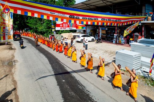 ภาพ No.226303:วันที่ 7-10 พฤษภาคม พ.ศ. 2568 โครงการเดินธรรมยาตรา สยาม-ลังกา ธรรมยาตรา ฉลองเทศกาลวิสาขบูชาแห่งชาติ ศรีลังกา บูชาธรรม 81 ปี หลวงพ่อธัมมชโย เมืองนูวราอิลิยา ประเทศศรีลังกา
