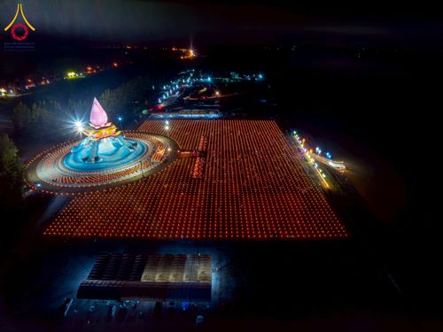 ภาพ No.266156:วันพุธที่ 5 พฤศจิกายน พ.ศ. 2568 (วันพระ ขึ้น 15 ค่ำ เดือน 12) พิธีจุดประทีปโคมลาน, โคมลอย และลอยกระทง ถวายประทีปเป็นพุทธบูชา สร้างความสว่างไสวให้กับแผ่นดินด้วยแสงธรรม ณ พุทธอุทยานนานาชาติ จังหวัดหนองคาย