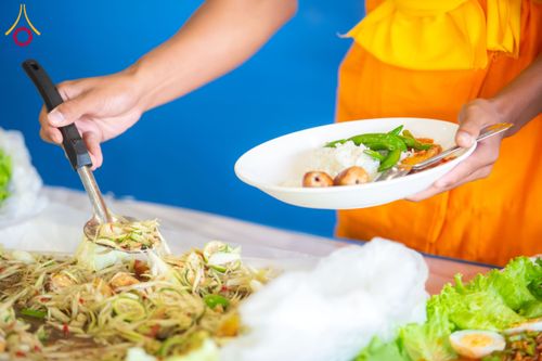 ภาพ No.203249:พิธีถวายภัตตาหารเป็นสังฆทาน แด่พระธรรมยาตรา ณ วัดพระธรรมกาย ตำบลคลองสาม อำเภอคลองหลวง จังหวัดปทุมธานี ในโครงการธรรมยาตรา กตัญญูบูชา มหาปูชนียาจารย์ พระมงคลเทพมุนี(สด จนฺทสโร) พระผู้ปราบมาร อนุสรณ์สถาน 7 แห่ง ปีที่ 13 วันที่ 29 มกราคม พ.ศ. 2568