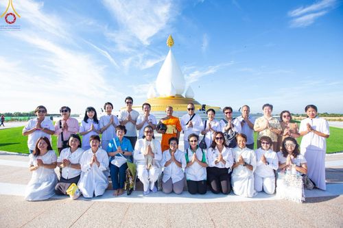 ภาพ No.211969:วันจันทร์ที่ 17 มีนาคม พ.ศ. 2568 พิธีตักบาตรพระกว่า 300 รูป ฉลองพิธีประดิษฐานพระบรมสารีริกธาตุ ณ ปทุมเจดีย์ เจดีย์พระพุทธเจ้า 5 พระองค์ ศูนย์อบรมเยาวชนปัตตานี บ้านโคกดีปลี ตำบลตุยง อำเภอหนองจิก จังหวัดปัตตานี