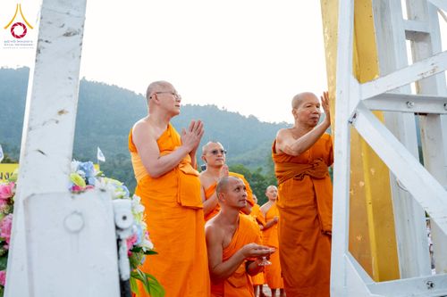 ภาพ No.275139:วันอาทิตย์ที่ 30 พฤศจิกายน พ.ศ. 2568 พิธีตอกเสาเข็ม "สร้างองค์พระเจดีย์เพื่อสร้างสันติภาพโลก" ต้นสุดท้าย ณ ศูนย์ปฏิบัติธรรมระยอง (บ้านช่องลม)