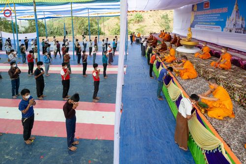 ภาพ No.127649:Photo Story ปฐมบรรพชาชาวพุทธมาร์มา Episode 2/5 วันที่ 6-7 กุมภาพันธ์ พ.ศ. 2567  โครงการบรรพชาครั้งประวัติศาสตร์ แห่งเทือกเขาจิตตะกอง  ครั้งแรกของชาวพุทธมาร์มา บังกลาเทศ บูชาธรรม 80 ปีหลวงพ่อธัมมชโย ณ วัดธัมจักร อรัญกุฏิ เมืองรัมการ์ คาร์กาชารี บังกลาเทศ