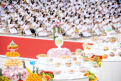 ภาพ No.86892:พิธีตักบาตร , พิธีบูชาข้าวพระ , พิธีจุดเทียนใจ ไฟนิรันดร์ อนันตชัย ในวันอาทิตย์ต้นเดือน 3 กันยายน พ.ศ. 2566 ณ วัดพระธรรมกาย