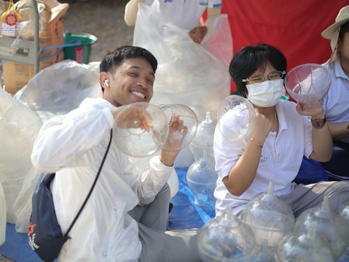 ภาพ No.204072:V.52 สารพัดV สารพัดดี ที่วัดสองพี่น้อง ในโครงการธรรมยาตรา กตัญญูบูชา มหาปูชนียาจารย์ พระมงคลเทพมุนี(สด จนฺทสโร) พระผู้ปราบมาร อนุสรณ์สถาน 7 แห่ง ปีที่ 13 ระหว่างวันที่ 2-31 มกราคม พ.ศ. 2568