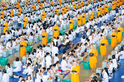 ภาพ No.240451:วันพุธที่ 27 สิงหาคม พ.ศ. 2568 พิธีตักบาตร ในวันธรรมชัย ณ วัดพระธรรมกาย จ.ปทุมธานี