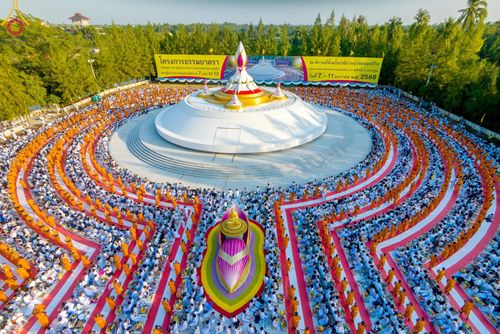 ภาพ No.193010:พิธีตักบาตรพระธรรมยาตรา ณ อนุสรณ์สถานคลองบางนางแท่น อ.สามพราน จ.นครปฐม ในโครงการธรรมยาตรา กตัญญูบูชา มหาปูชนียาจารย์ พระมงคลเทพมุนี(สด จนฺทสโร) พระผู้ปราบมาร อนุสรณ์สถาน 7 แห่ง ปีที่ 13 วันที่ 11 มกราคม พ.ศ.2568